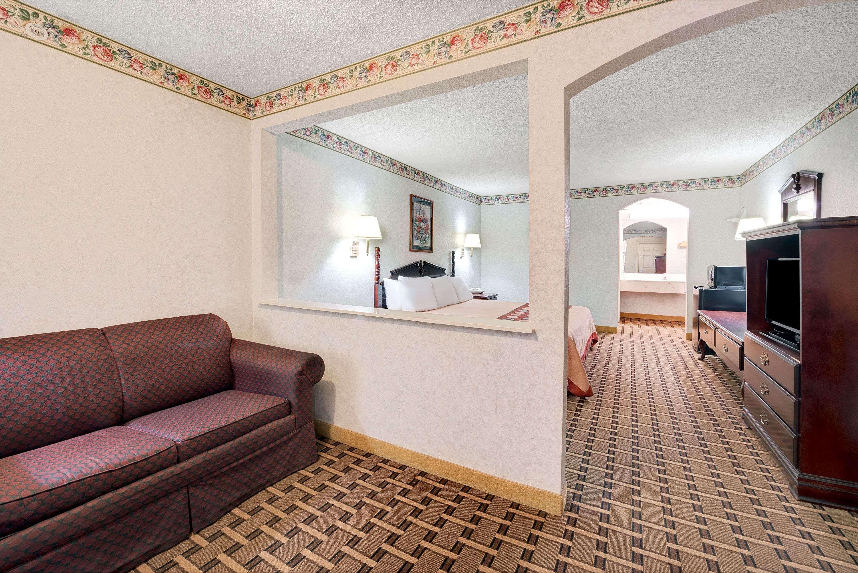 Super 8 By Wyndham Dallas South Eksteriør billede
