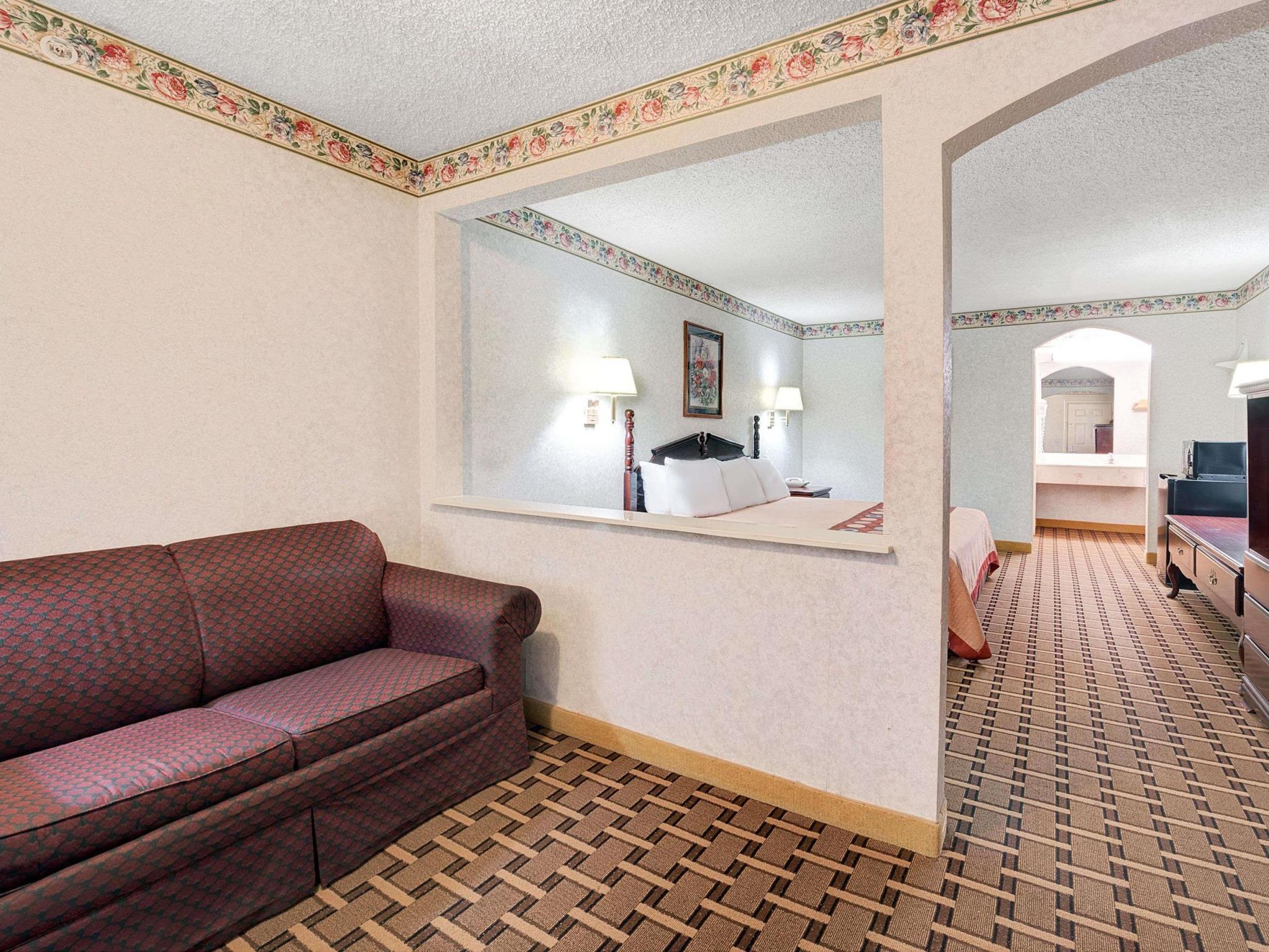 Super 8 By Wyndham Dallas South Eksteriør billede