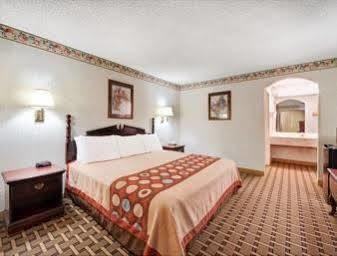 Super 8 By Wyndham Dallas South Eksteriør billede